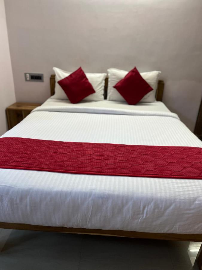 Tulip Villa 3Bhk 2Bhk And 1Bhk Located Near Chunnambar Boat House And Paradise Beach Pūrnānkuppam Bagian luar foto