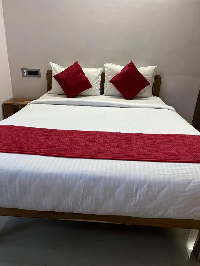Tulip Villa 3Bhk 2Bhk And 1Bhk Located Near Chunnambar Boat House And Paradise Beach Pūrnānkuppam Bagian luar foto